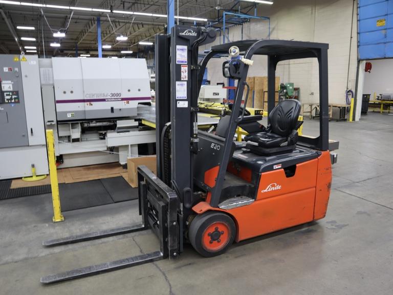 Linde E20 Electric Forklift with Battery Charger