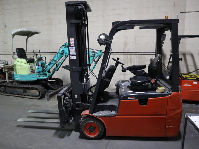 Linde E20 Electric Forklift, 3100 lb Capacity