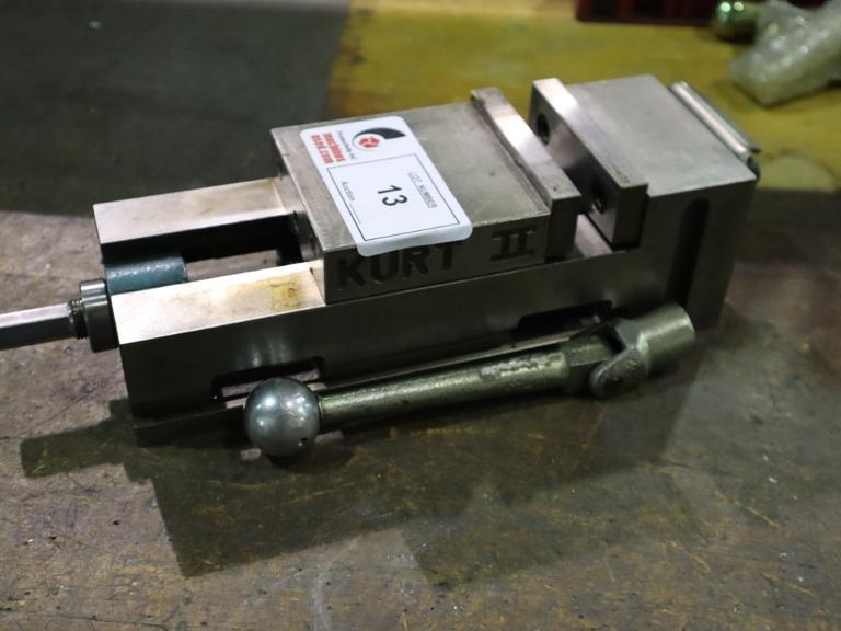Kurt II PT400 4" Machine Vise, Steel Jaws, Handle, Horizontal/Vertical Mount