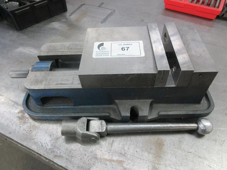 Kurt D-60 Machine Vise with Hard Jaws & Handle