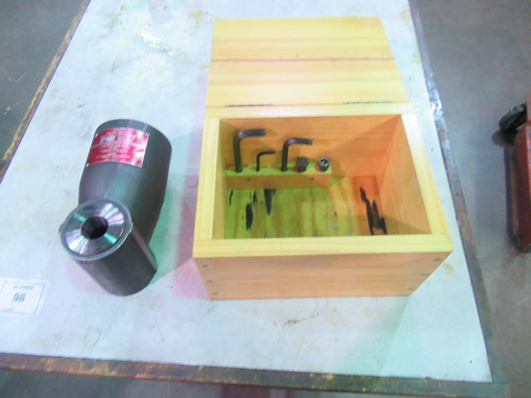 Dorian MMRAA-R8 Milling Machine Right Angle Attachment with Case