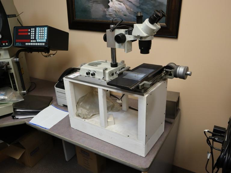 Toolmakers Microscope: AM Stereo 1X-3X  Microscope, w 1.5X Lens and WF 10X/20 Eyepiece Lenses, Scherr Tumico Traveling Stage with Micrometer Hand Travels