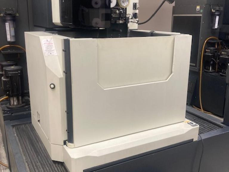 Makino Duo43 CNC Wire Type EDM, MGW-S6 Control, 34.25" x 29.72" Tank