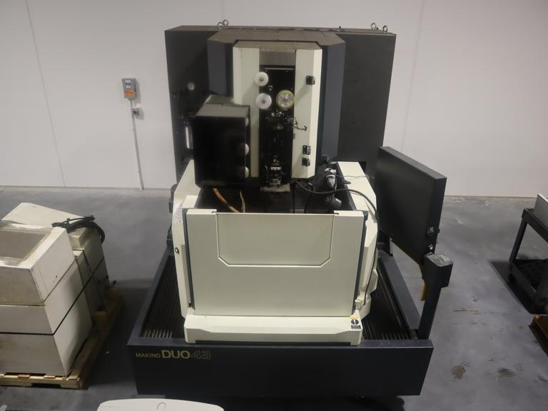 Makino Duo43 CNC Wire Type EDM, MGW-S6 Control, 34.25" x 29.72" Tank