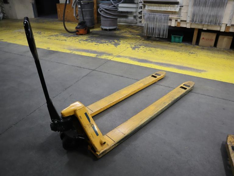 Pallet Jack Uline H-1779, 3300 LB Capacity 27" Fork Width 71" Fork Length