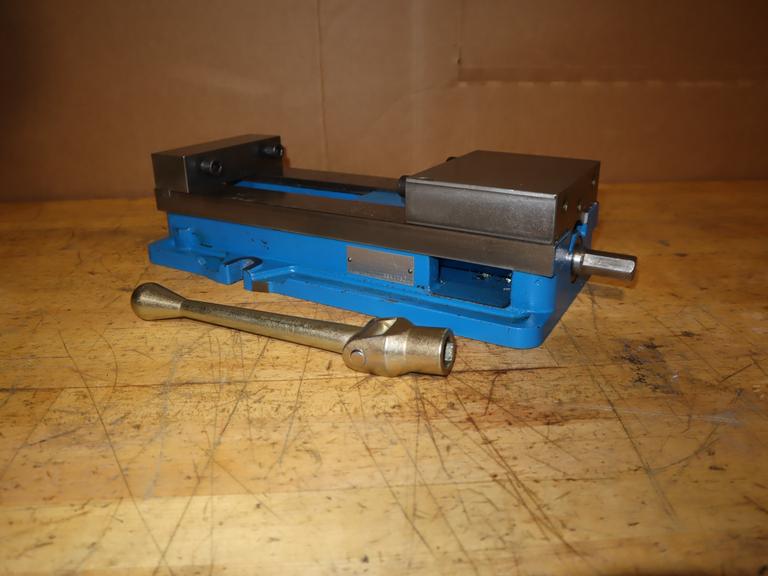 Kurt D688 6" Machine Vise W/ Handle 