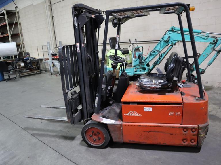 Linde E16-02 48V Electric Forklift 2675 lb Capacity