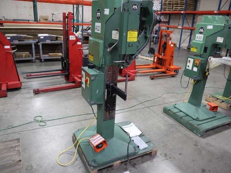 Milford Orbitform #305 Riveter, Remote Foot Trip, Feed Bowl and Track, Tooling