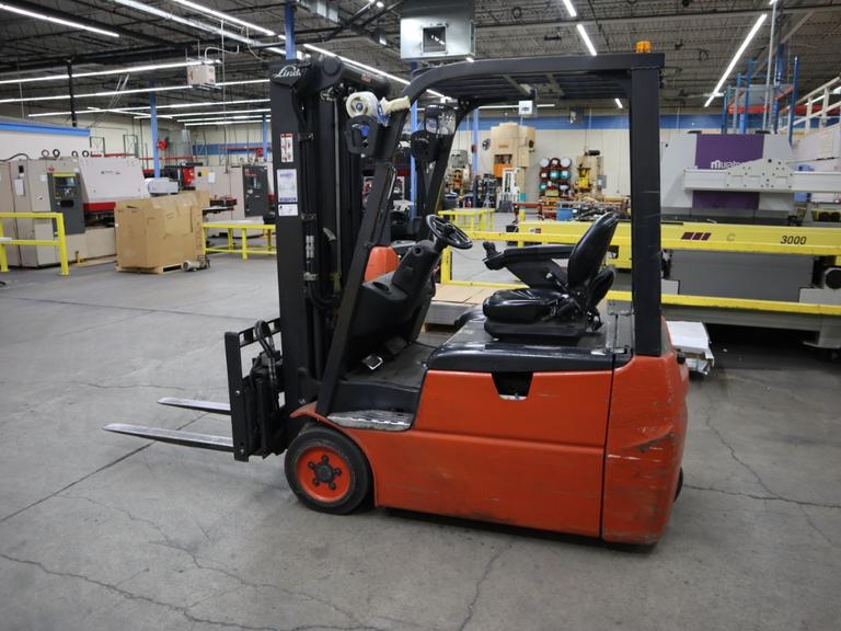 Linde E18 Sit Down 48V Electric Forklift, 3200 lb Capacity