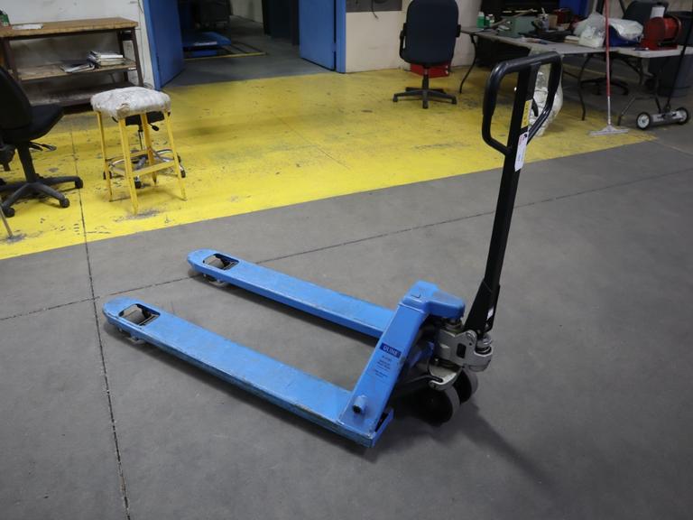 Pallet Jack Uline H-3763 4400 LB Capacity 27" Fork Width 48" Fork Length