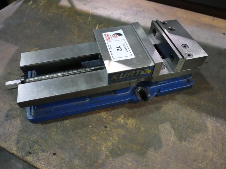 Kurt DX6 Crossover 6" Machine Vise, Steel Jaws, Handle