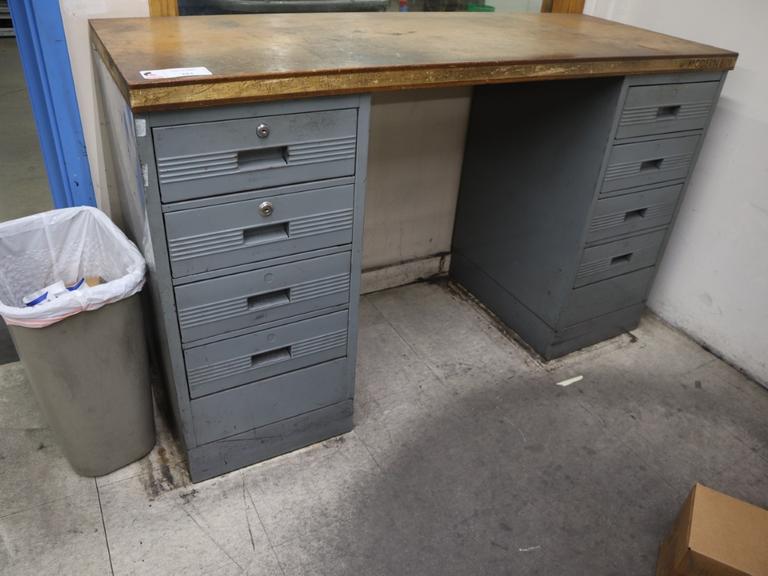 Wooden Top Work Bench with 8 Drawers