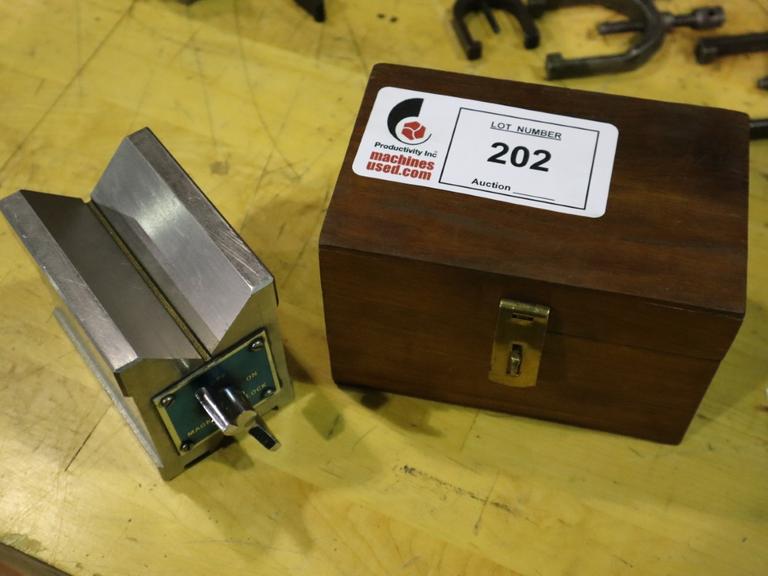 J&L Magnetic Vee Block in Wood Case