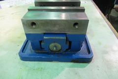 Kurt D675 Machine Vise with Steel Jaws
