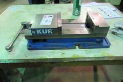 Kurt D675 Machine Vise with Steel Jaws and Handle