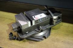 Kurt D675 6" Machine Vise, Swivel Base, Steel Jaws, Handle