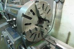 Hwacheon HL580 28/39" x 79" Gap Bed Engine Lathe,  2-Axis DRO, Geared Head, 19-1/2" Chuck, 3" Hole, (2) Steady Rests, QC Tool Post, Tailstock