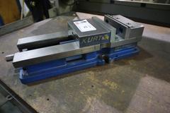 Kurt DX6 Crossover 6" Machine Vise, Steel Jaws, Handle