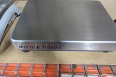 Mettler Toledo BBA 442 Weigh Scale with Side Weight Platform