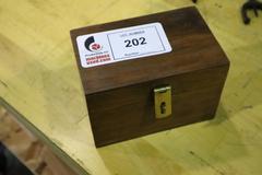 J&L Magnetic Vee Block in Wood Case