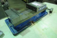 Kurt D675 Machine Vise with Steel Jaws and Handle