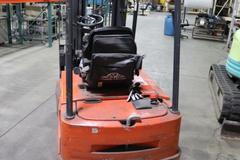 Linde E16-02 48V Electric Forklift 2675 lb Capacity