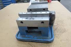 Kurt D-60 6" Machine Vise with Hard Jaws and Handle
