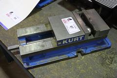 Kurt D675 6" Machine Vise, Steel Jaws, Handle