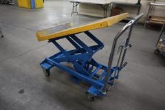 Southworth Dandy Portable Hydraulic Work Tilting Table.  Platform 23.5" x 33.5'