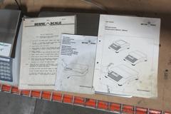 Mettler Toledo BBA 442 Weigh Scale with Side Weight Platform