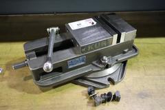 Kurt D675 6" Machine Vise, Swivel Base, Steel Jaws, Handle
