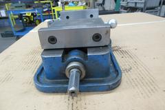 Kurt D-60 6" Machine Vise with Hard Jaws and Handle