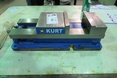 Kurt D688 Machine Vise with Steel Jaws and Handle