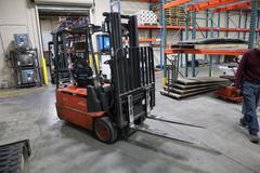 Linde E16-02 48V Electric Forklift 2675 lb Capacity