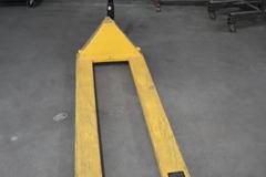 Pallet Jack Uline H-1779, 3300 LB Capacity 27" Fork Width 71" Fork Length