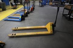 Pallet Jack Uline H-1779, 3300 LB Capacity 27" Fork Width 71" Fork Length