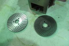 Tilting Dividing Head with Chuck and (3) Dividing Plates