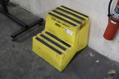 ULINE 500# Capacity Plastic Steps -20" High
