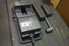 Kurt D80 8" Machine Vise, Steel Jaws, Handle, Extra Jaws
