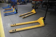 Pallet Jack Uline H-1779, 3300 LB Capacity 27" Fork Width 71" Fork Length