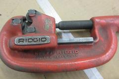 Rigid Large Pipe Cutter and Pipe Threading Ratchet and Dies, 1/2", 3/4", 1"