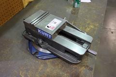 Kurt D675 6" Machine Vise, SwivelBase, Steel Jaws, Handle