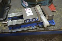 Kurt D675 6" Machine Vise, Steel Jaws, Handle
