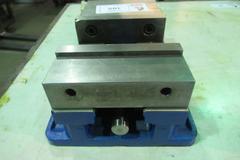 Kurt D688 Machine Vise with Steel Jaws and Handle