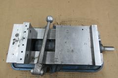 Kurt D-60 6" Machine Vise with Hard Jaws and Handle