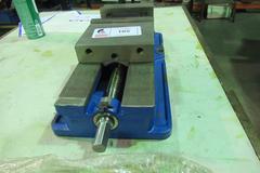 Kurt D688 Machine Vise with Steel Jaws and Handle