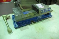 Kurt D675 Machine Vise with Steel Jaw and Handle