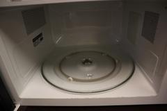 GE Sensor Microwave w Rotating Tray