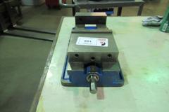 Kurt D675 Machine Vise with Steel Jaws