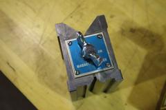 J&L Magnetic Vee Block in Wood Case